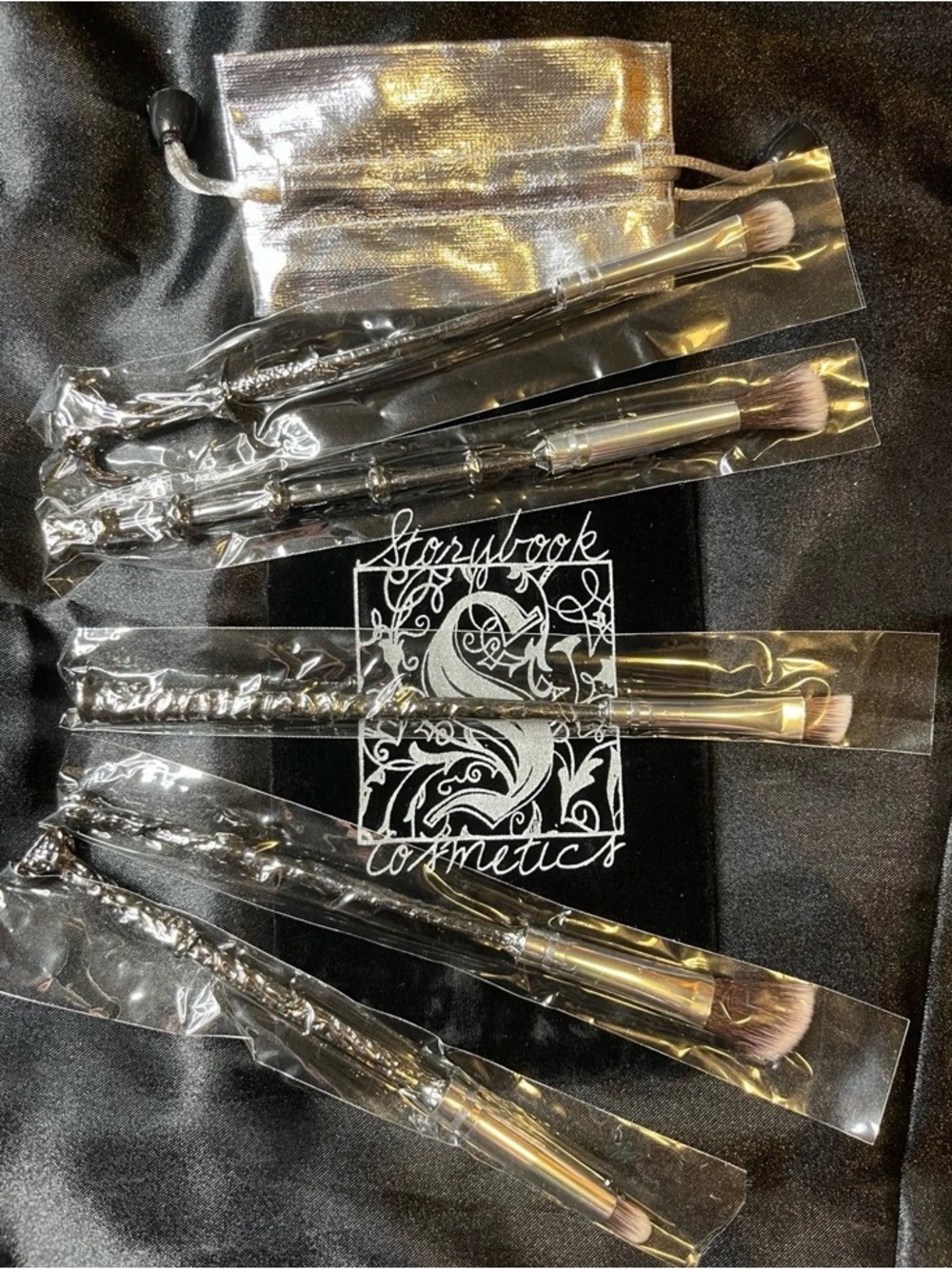Harry Potter Storybook Cosmetics Metallic Silver Eye Brush Set with Black Pouch - Picture 2 of 4